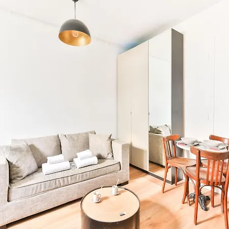 2p View Of The Tour Eiffel Trocadero Apartment Paris